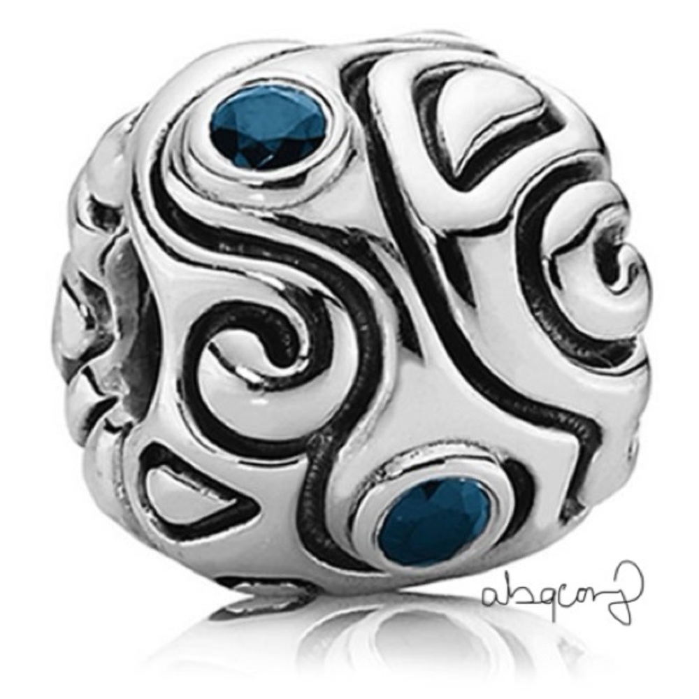 EUC Pandora 790869SSL Sterling Silver Large Day Dream Charm w/ Indigo Zirconia